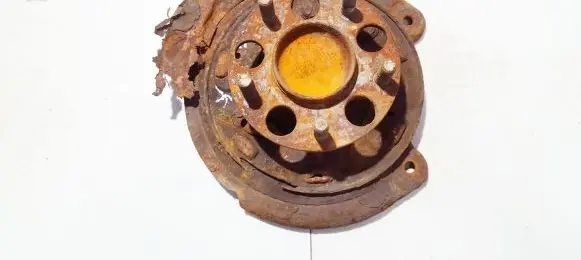 Mitsubishi Grandis Rear wheel hub