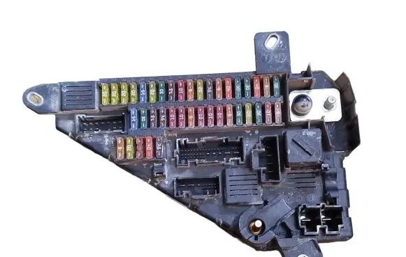 BMW 5 E60 E61 Fuse module 6906619