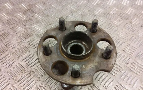 Lexus RX 300 Rear wheel hub