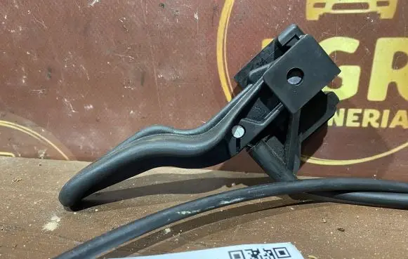 Opel Signum Engine bonnet (hood) release handle 24421819