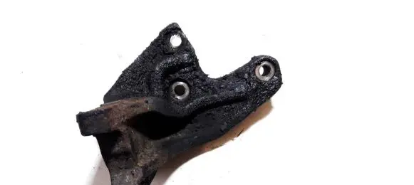 Mazda 323 Engine mounting bracket