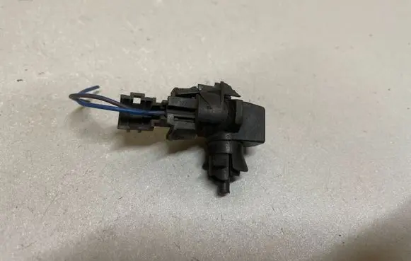 Opel Astra J Oil temperature sensor 09152245
