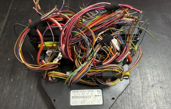 Mercedes-Benz E W212 Fuse module A2129006212 A2129025405 A2129015504