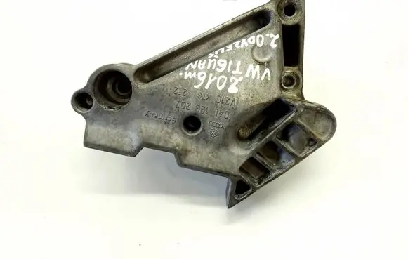 Volkswagen Tiguan Engine mounting bracket 04L199207