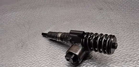 Audi A4 S4 B7 8E 8H Fuel injector 0414720404 03G130073G