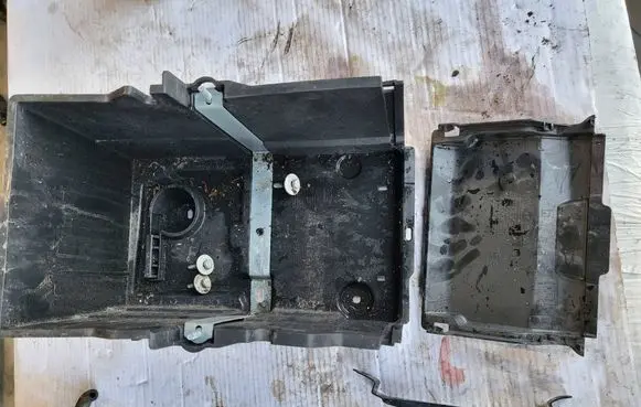 Ford Kuga II Battery box tray AM5110723AF C8C9A