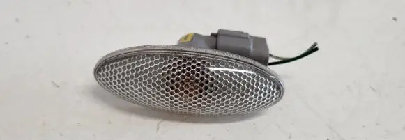 Front fender indicator light