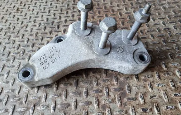 Volkswagen Tiguan Gearbox mounting bracket 5ND1399117