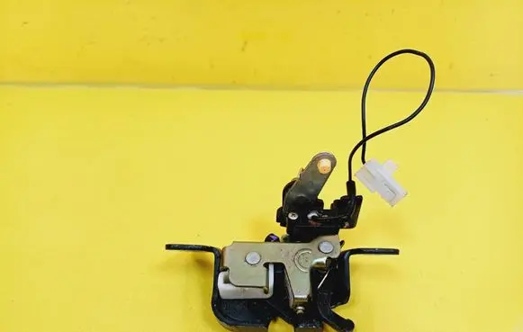 Mazda Demio Tailgate/trunk/boot lock/catch/latch