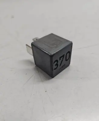 Audi A4 S4 B6 8E 8H Other relay 8D0951253