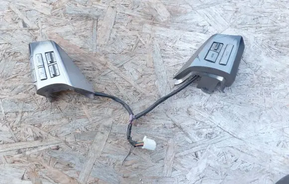 Subaru Legacy Steering wheel buttons/switches 