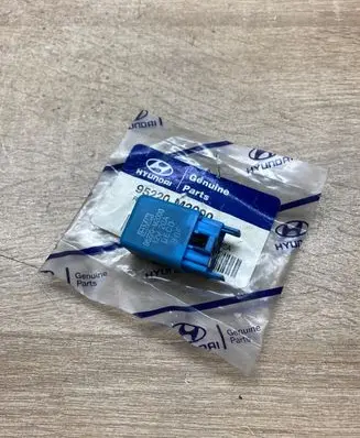 Hyundai Accent Other relay 95220M2000