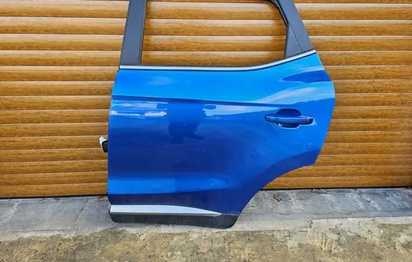 MG ZS Front door