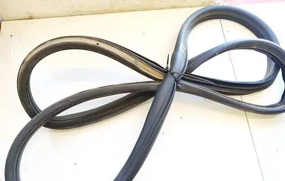 Opel Astra H Rubber seal rear door 132007157