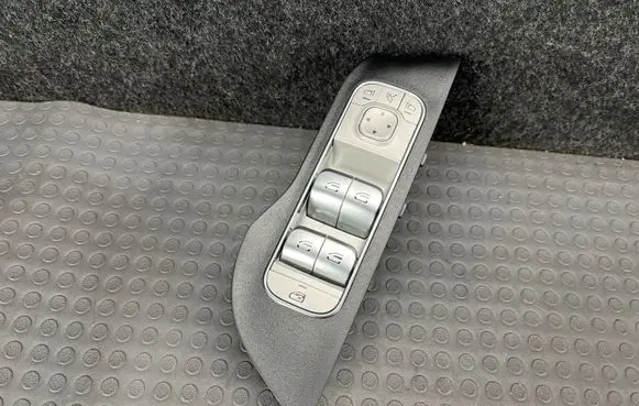 Mercedes-Benz GLE W167 Electric window control switch A1679059903