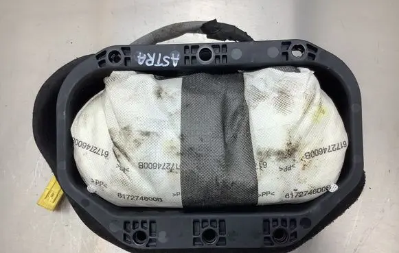 Opel Astra J Passenger airbag 12847035