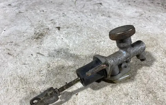 Nissan Almera Tino Clutch master cylinder