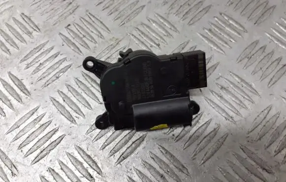 Volkswagen Golf V A/C air flow flap actuator/motor 1K1907511Q
