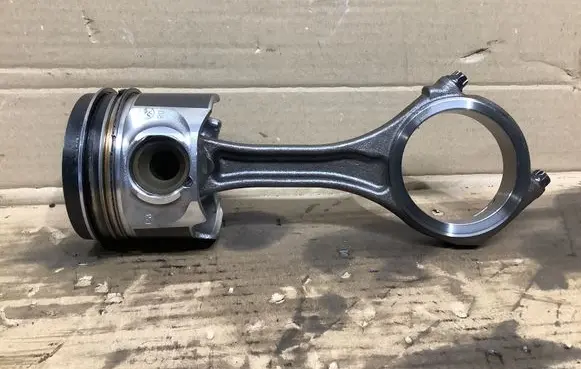 Audi Q5 SQ5 Piston with connecting rod 065DF