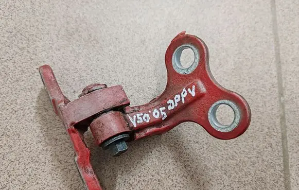 Volvo V50 Front door upper hinge 30715355