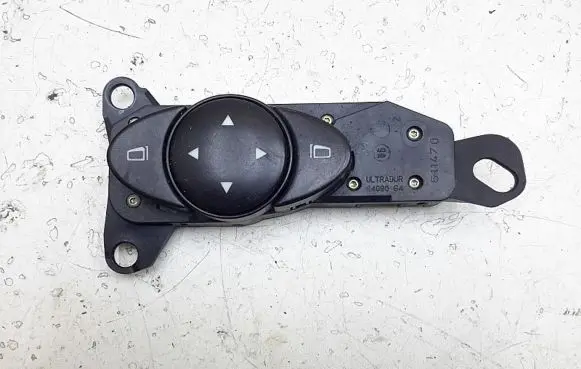 Mercedes-Benz E W211 Wing mirror switch 2118215379