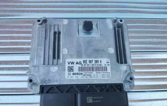 Volkswagen Touran III Engine control unit/module 05E907309H