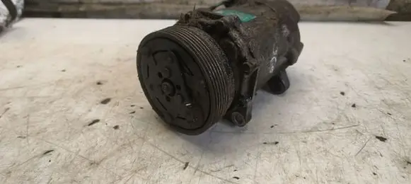 Volkswagen Golf IV Air conditioning (A/C) compressor (pump) 1J0820803A