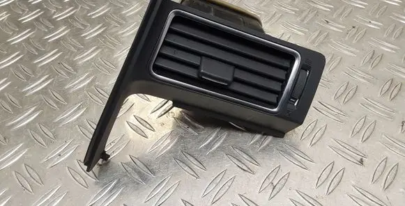 Toyota Verso Dash center air vent grill 556800F030