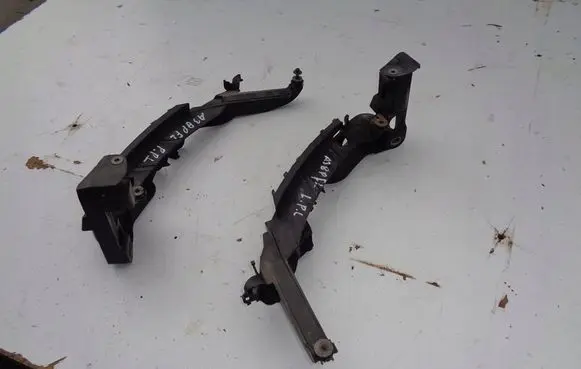 Audi A3 S3 8P Headlight/headlamp mounting bracket LIZG