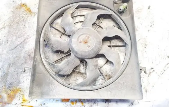 KIA Ceed Radiator cooling fan shroud
