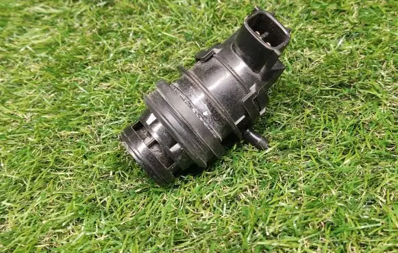 Mazda 6 Windscreen/windshield washer pump 8603109220