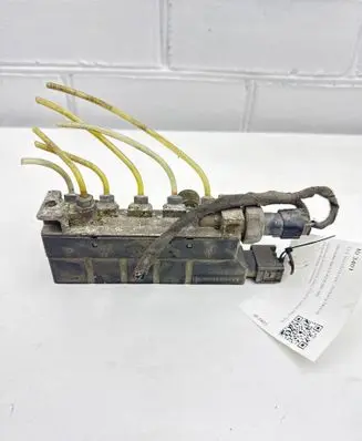 Mercedes-Benz S W220 Air suspension valve block A2203200258