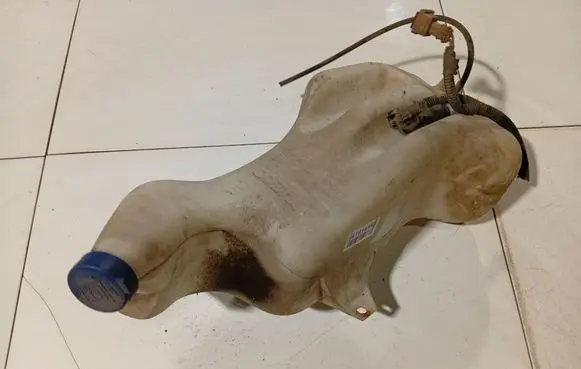 Iveco Daily 30.8 - 9 Windshield washer fluid reservoir/tank 8631083