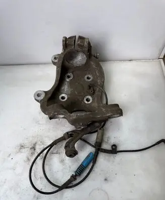 BMW 5 E60 E61 Front wheel hub 6760953