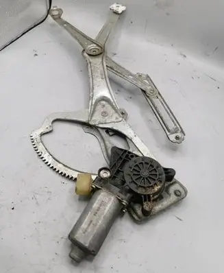 Mercedes-Benz E W210 Front door window regulator with motor 0130821709
