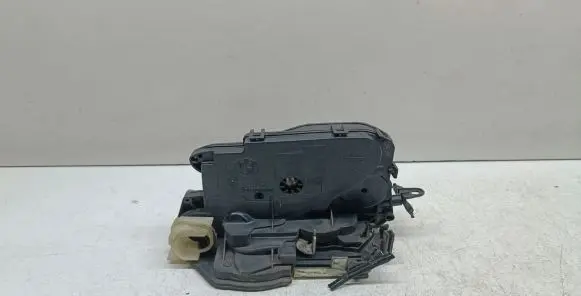 BMW X1 E84 Front door lock 7059968