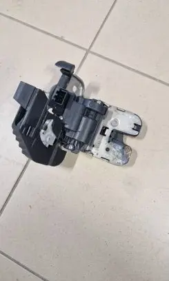 Loading door lock