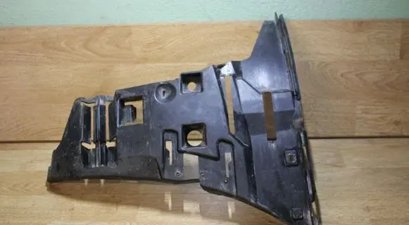 Volvo V70 Front bumper mounting bracket 9000246