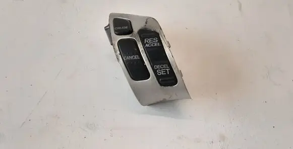 Steering wheel buttons/switches