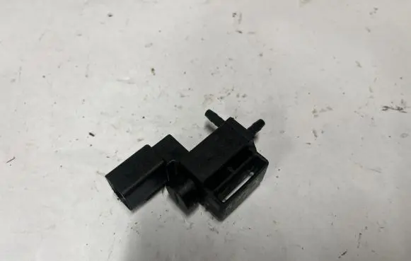 Audi A5 8T 8F Turbo solenoid valve 037906283C
