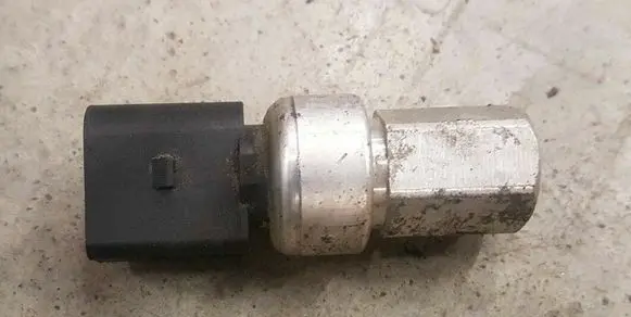 Volkswagen Transporter - Caravelle T5 Air conditioning (A/C) pressure sensor 1K0959126D