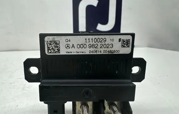 Mercedes-Benz E W212 Charging relay A0009822023