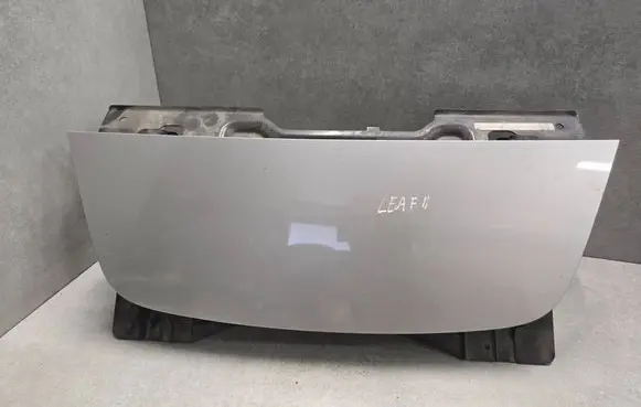 Nissan Leaf II (ZE1) Electric car charge socket cover 