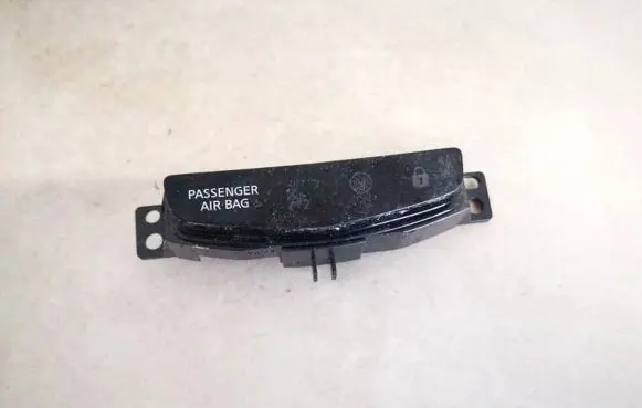 Passenger airbag on/off switch