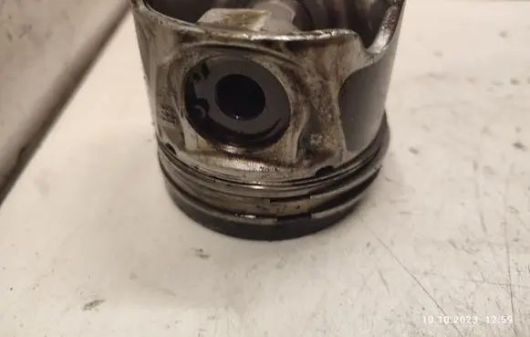 Renault Trafic II (X83) Piston 