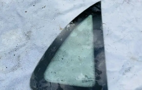 Citroen C3 Rear side window