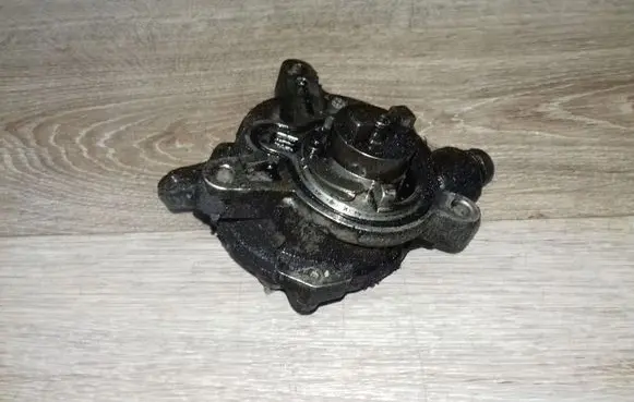 Volvo S80 Vacuum pump 08658230