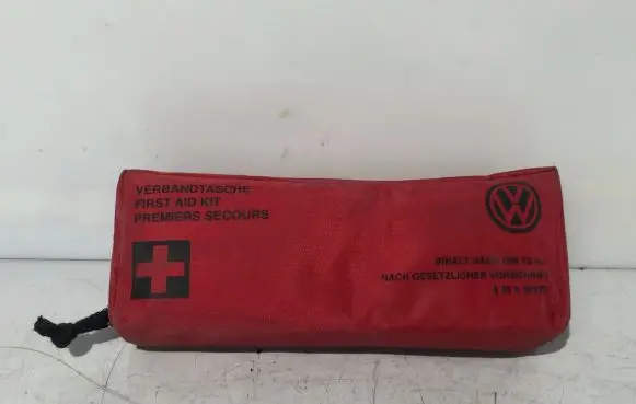 Volkswagen Golf VII First aid kit 6R0093108 DIN131642014 365043