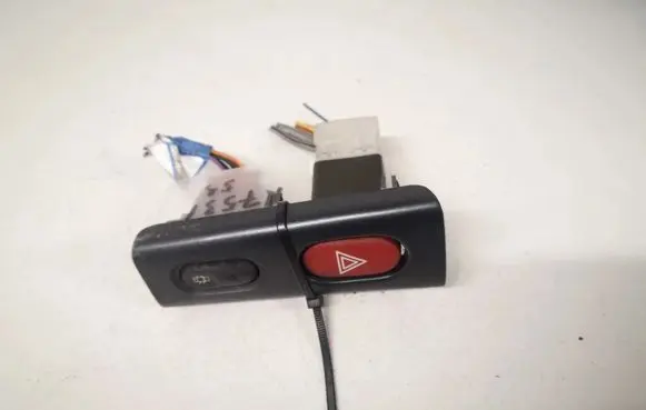 Renault Laguna I Hazard light switch