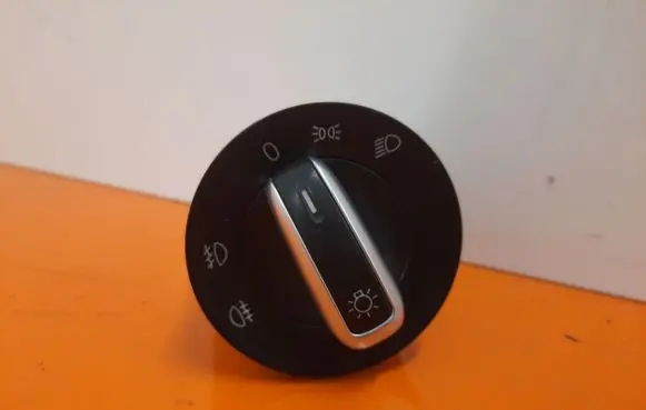 Volkswagen Touran I Light switch